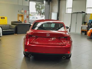 2016 Lexus IS 200t - Thumbnail