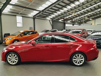 2016 Lexus IS 200t - Thumbnail