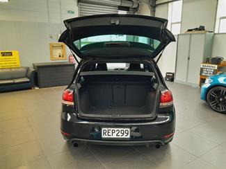 2011 Volkswagen Golf - Thumbnail