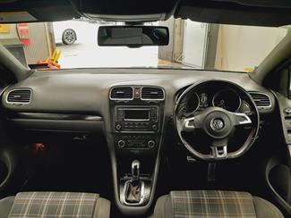2011 Volkswagen Golf - Thumbnail