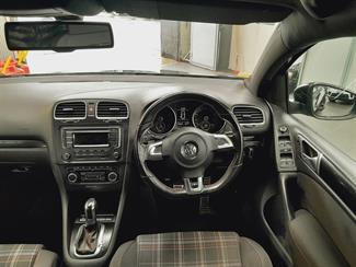 2011 Volkswagen Golf - Thumbnail