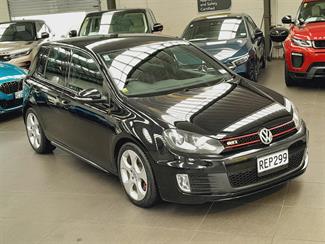 2011 Volkswagen Golf - Thumbnail
