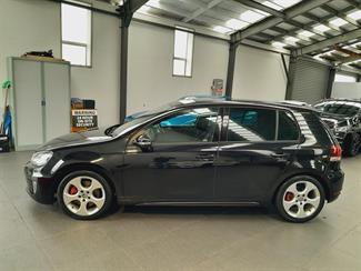2011 Volkswagen Golf - Thumbnail