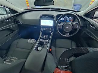 2018 Jaguar XE - Thumbnail