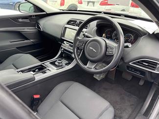 2018 Jaguar XE - Thumbnail