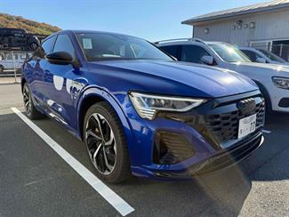 2024 Audi Q8 - Thumbnail