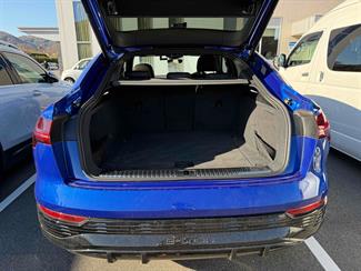 2024 Audi Q8 - Thumbnail