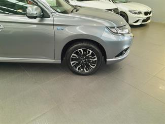 2018 Mitsubishi Outlander - Thumbnail