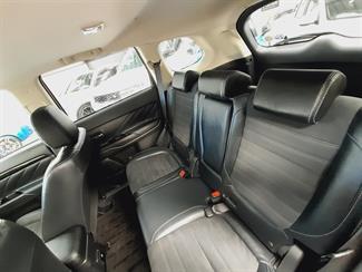 2018 Mitsubishi Outlander - Thumbnail