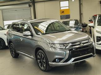 2018 Mitsubishi Outlander - Thumbnail