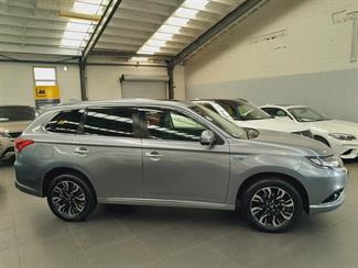 2018 Mitsubishi Outlander - Thumbnail