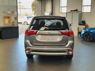 2018 Mitsubishi Outlander - Thumbnail