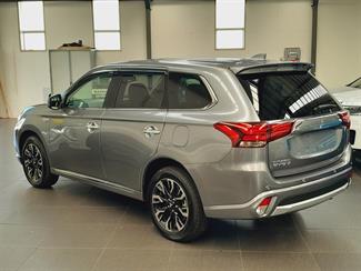 2018 Mitsubishi Outlander - Thumbnail