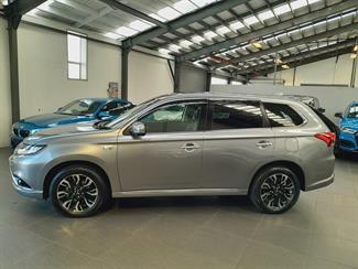 2018 Mitsubishi Outlander - Thumbnail