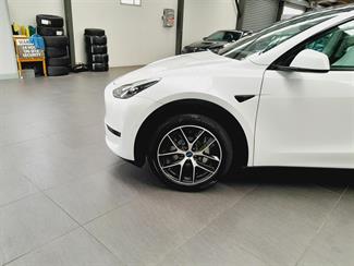 2022 Tesla Model Y - Thumbnail