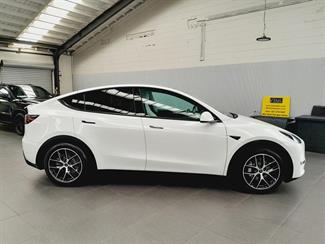 2022 Tesla Model Y - Thumbnail
