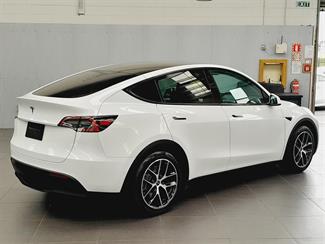 2022 Tesla Model Y - Thumbnail