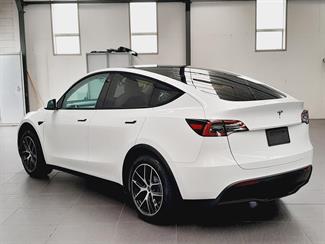 2022 Tesla Model Y - Thumbnail
