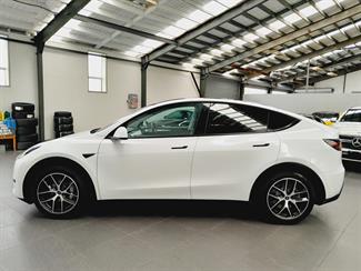 2022 Tesla Model Y - Thumbnail