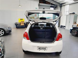 2010 Toyota Vitz - Thumbnail