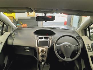2010 Toyota Vitz - Thumbnail
