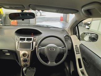 2010 Toyota Vitz - Thumbnail
