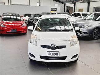 2010 Toyota Vitz - Thumbnail