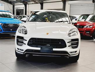 2015 Porsche Macan - Thumbnail
