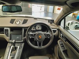 2015 Porsche Macan - Thumbnail