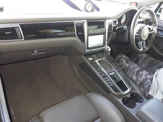 2015 Porsche Macan - Thumbnail