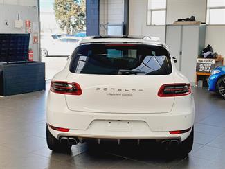 2015 Porsche Macan - Thumbnail