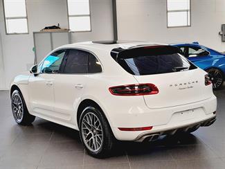 2015 Porsche Macan - Thumbnail