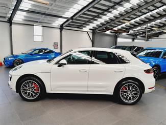2015 Porsche Macan - Thumbnail