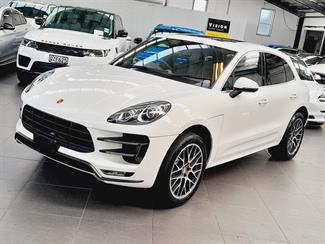 2015 Porsche Macan - Thumbnail