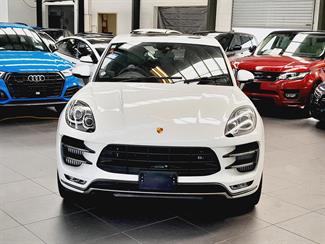 2015 Porsche Macan - Thumbnail