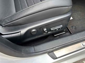 2014 Lexus IS 300h - Thumbnail
