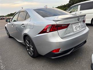 2014 Lexus IS 300h - Thumbnail