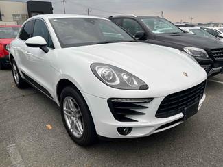 2017 Porsche Macan - Thumbnail