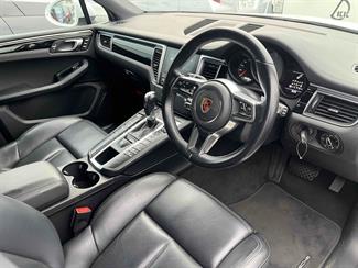 2017 Porsche Macan - Thumbnail