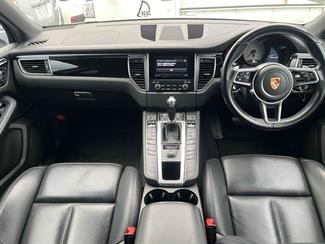 2017 Porsche Macan - Thumbnail