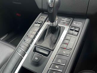 2017 Porsche Macan - Thumbnail