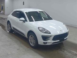2017 Porsche Macan - Thumbnail