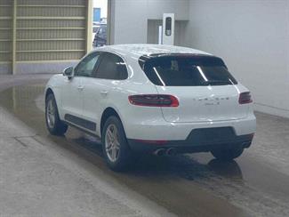 2017 Porsche Macan - Thumbnail