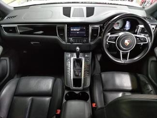2017 Porsche Macan - Thumbnail