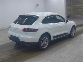 2017 Porsche Macan - Thumbnail