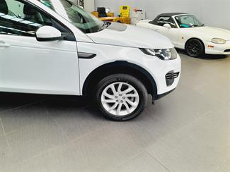 2017 Land Rover Discovery Sport - Thumbnail