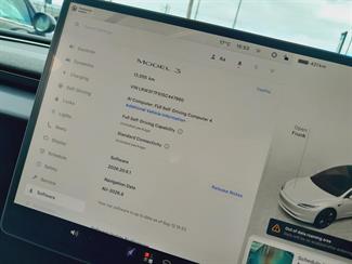 2025 Tesla Model 3 - Thumbnail