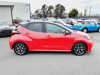 2020 Toyota Yaris - Thumbnail