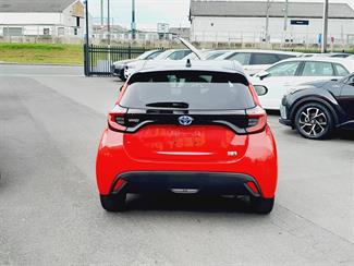 2020 Toyota Yaris - Thumbnail