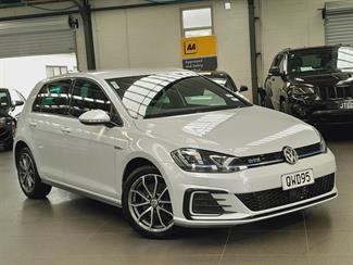 2017 Volkswagen Golf - Thumbnail